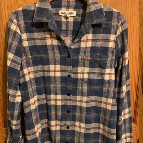 Rivet & Thread Bleached Flannel Hand painted Lotus Flower
size small - Picture 2 of 3